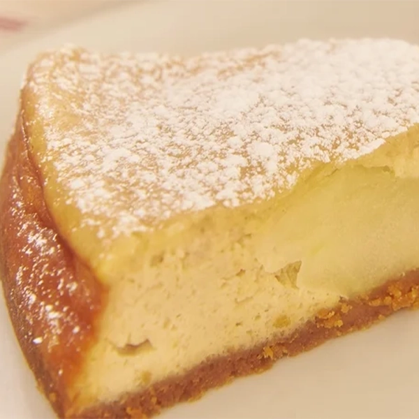 Apple and Cinnamon Baked Cheesecake